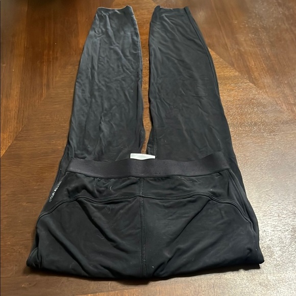 Lululemon black legging - Picture 2 of 6
